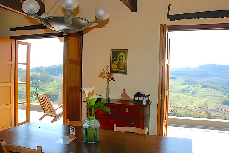 Casa Paterna: Seu Refúgio Romântico no Vale