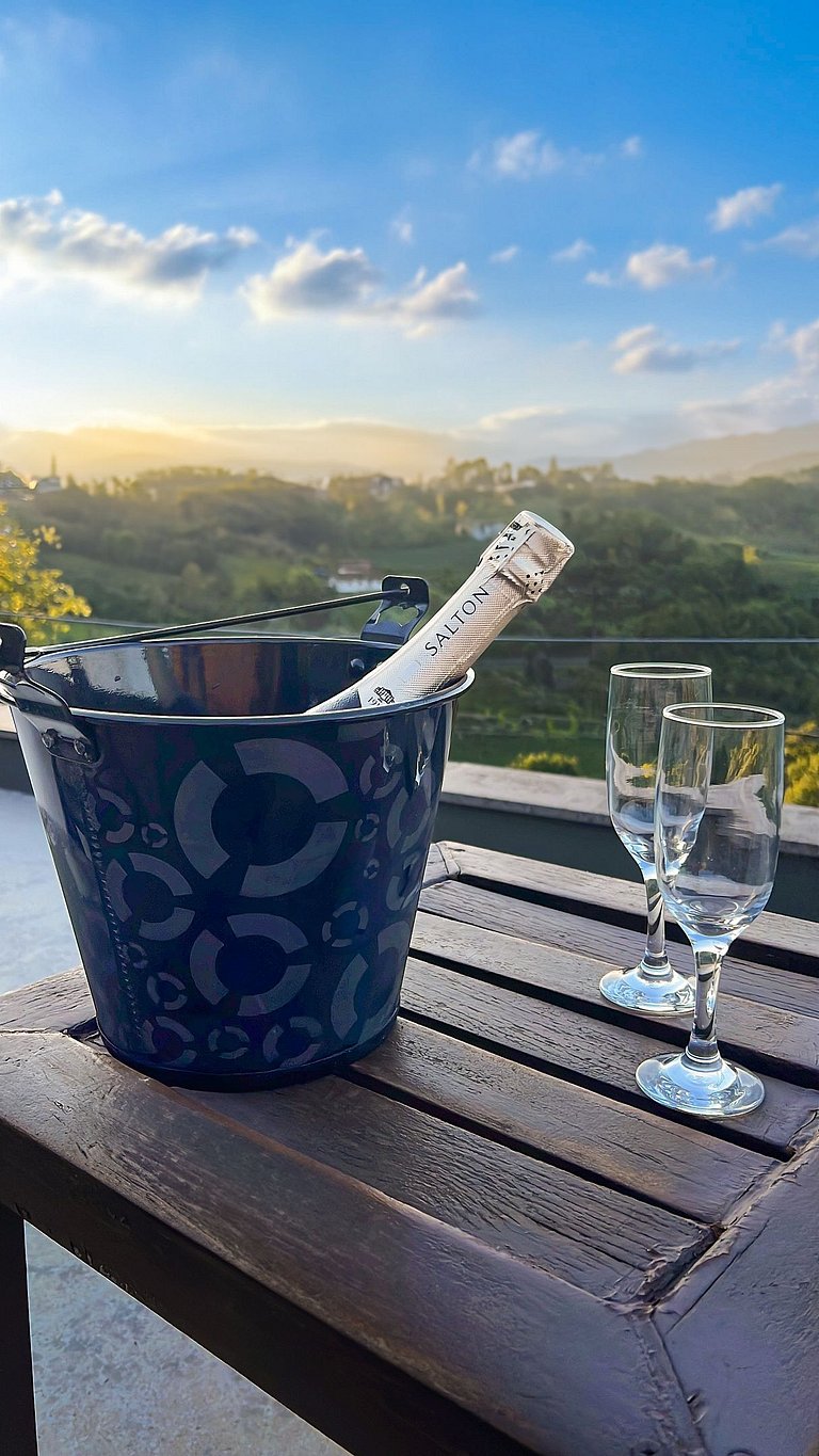 Casa Fronteiras com Vista Panorâmica no Vale