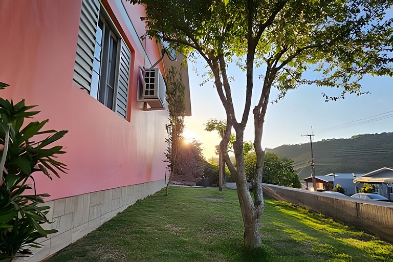 Casa Confortável com Fogão a Lenha e Churrasqueira