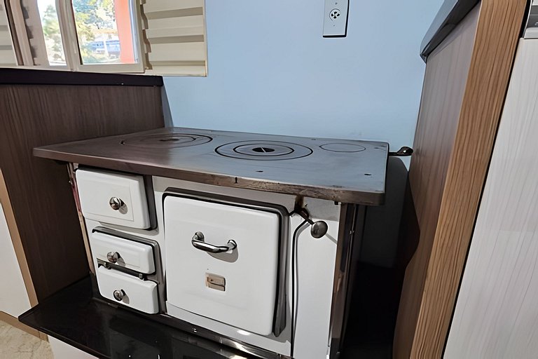 Casa Completa com Fogão a Lenha e Churrasqueira