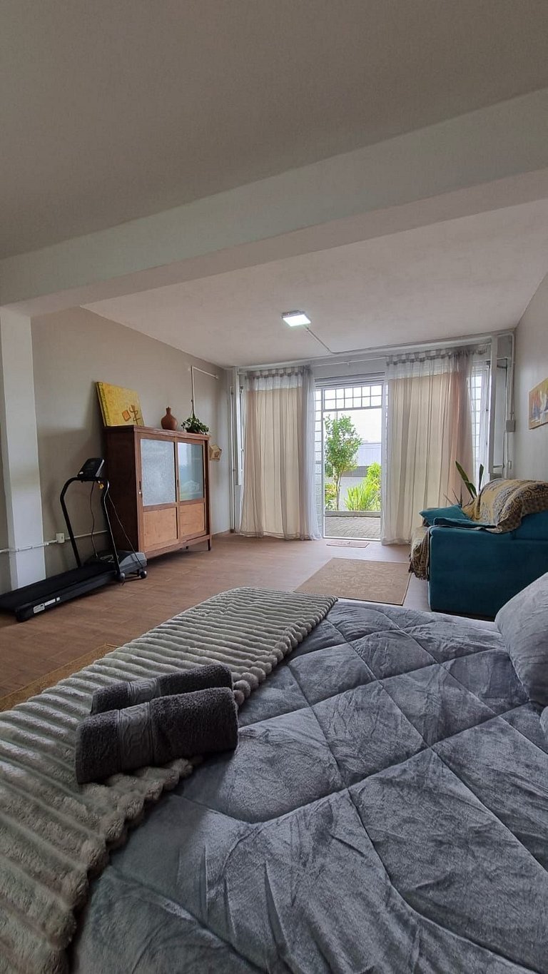 Studio com Ar Cond próximo ao Parque de Eventos