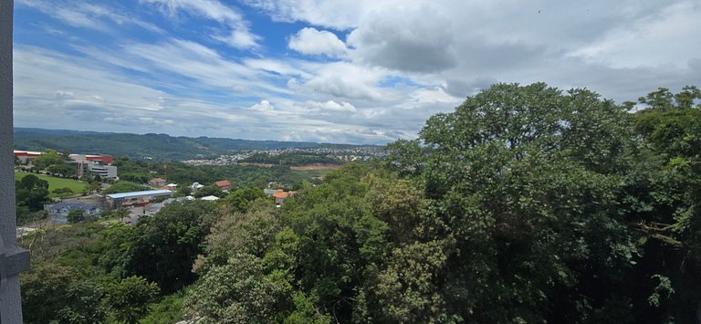 Apê em Bento com vista, churrasqueira e ótima localização