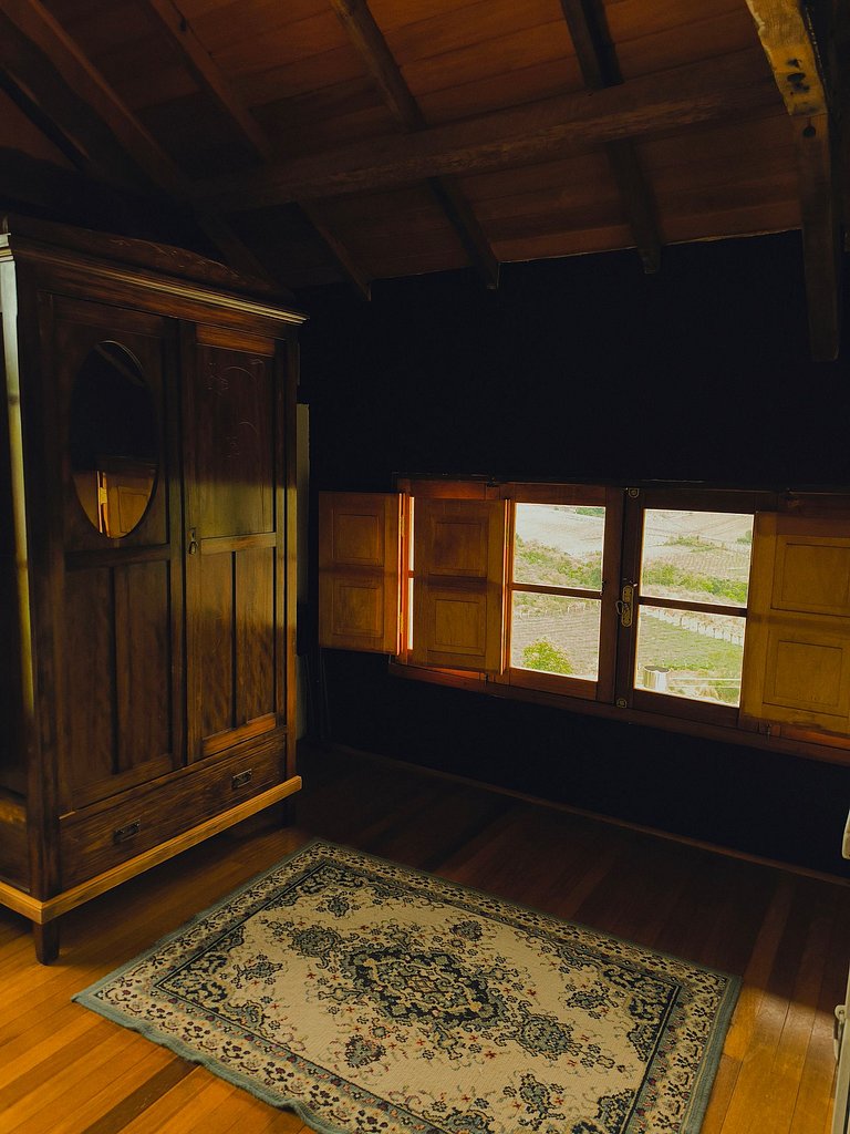 Casa Fronteiras com Vista Panorâmica no Vale