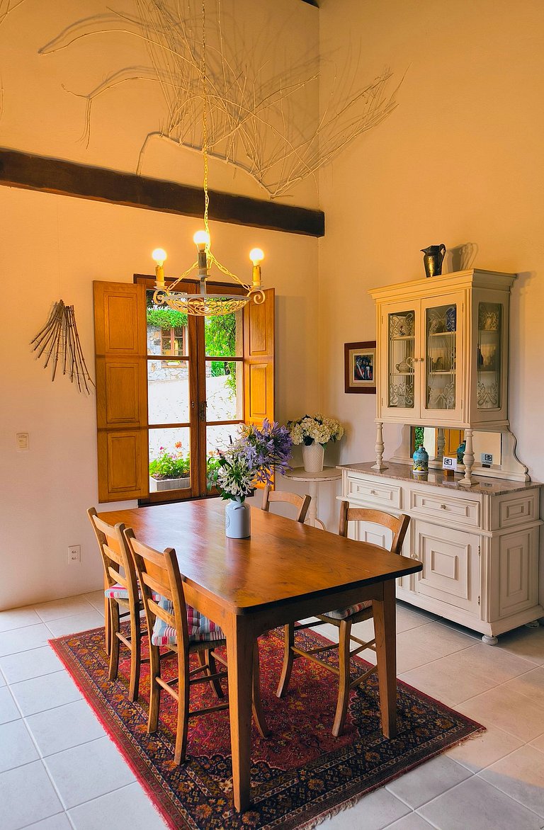 Casa Fronteiras com Vista Panorâmica no Vale