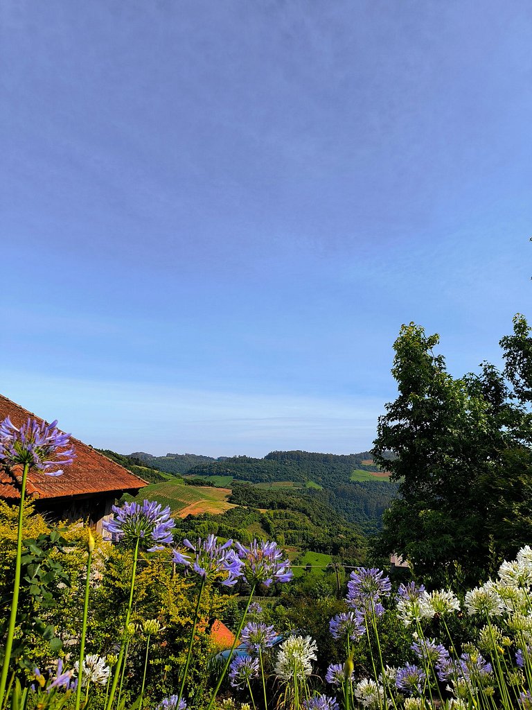 Casa Fronteiras com Vista Panorâmica no Vale