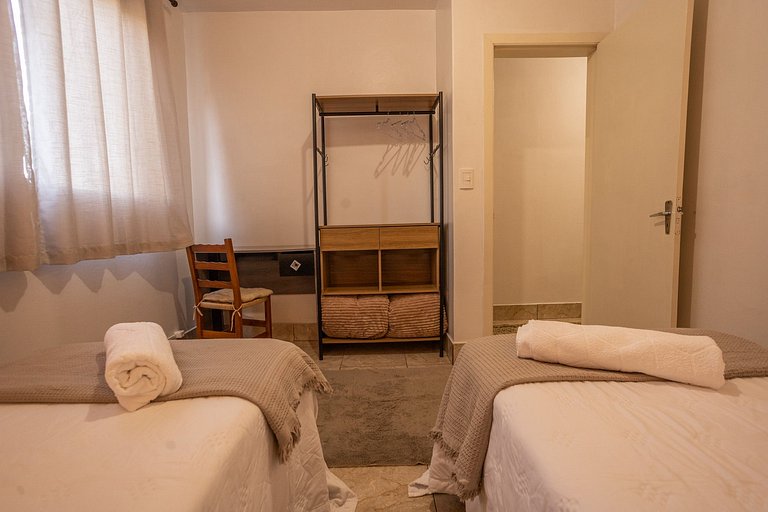 Casa com Lareira e Ar Condicionado Bem Localizada